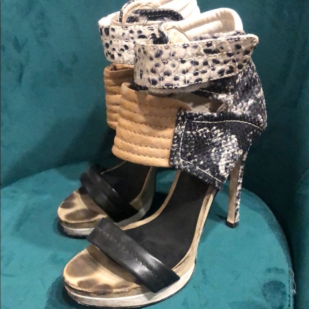 MLE Snake Skin Heel Size 8 Beautiful High Heel
